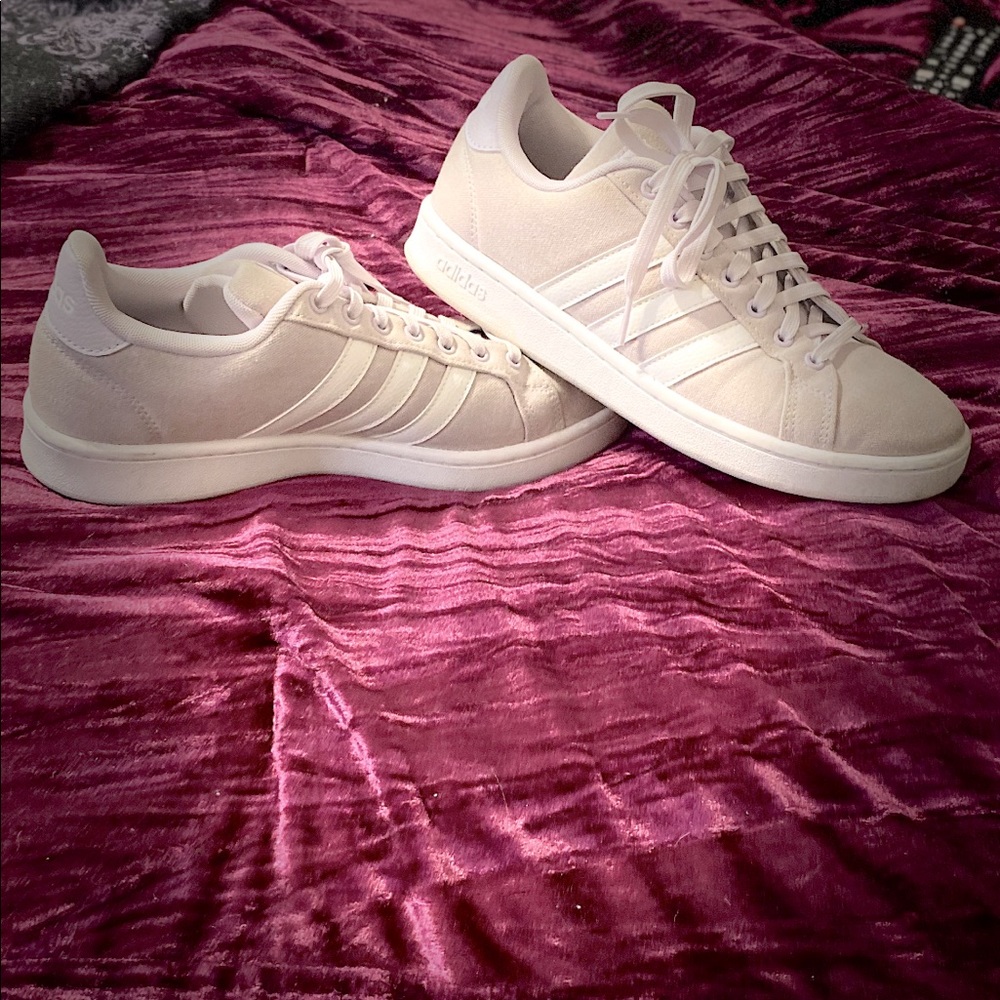 Adidas Womens lavender and white court cloudfoam sneakers
